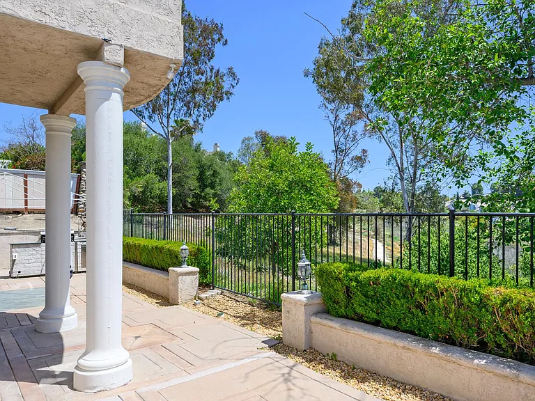 11718 Windcrest Ln — Photo 35