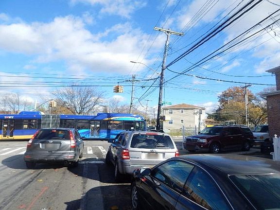 5th image of 16122 140th Ave