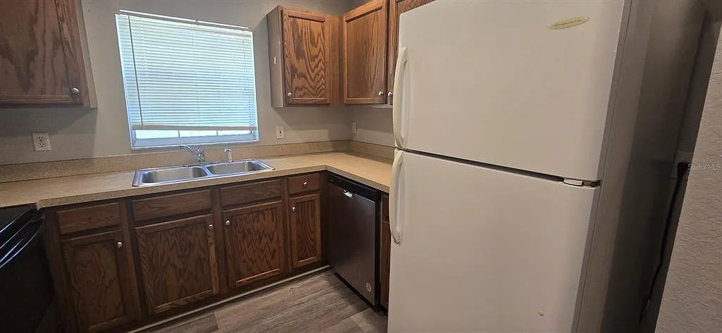 3 bed, 2.0 bath, 1087 sqft, $1,345 — Photo 4