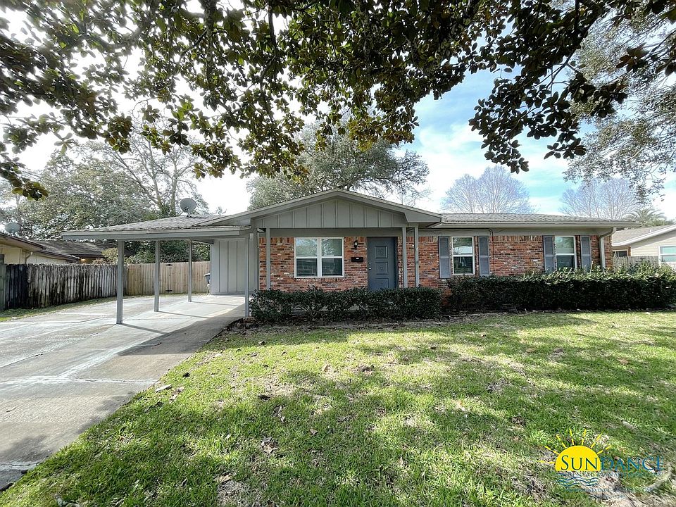 1st image of 637 Golf Course Dr NE