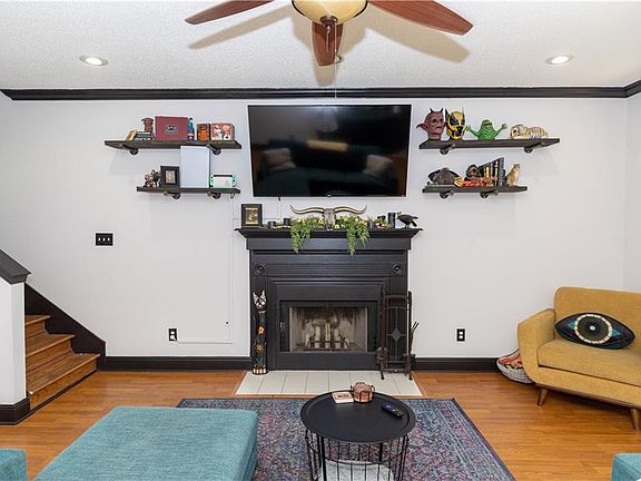 3rd image of 210 Highland Dr
