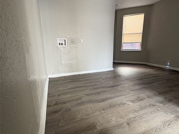 3rd image of 2548 Bremen Ave