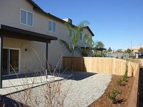 3 bed, 2.5 bath, 1400 sqft, $1,775 — Photo 3