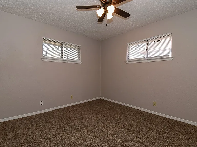 3404 Stanford St — Photo 8