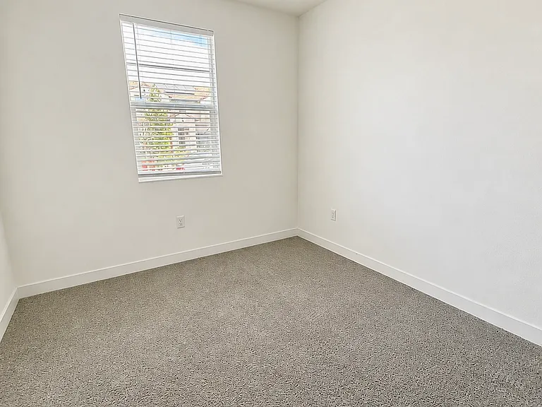 408 Monastery Dr — Photo 15