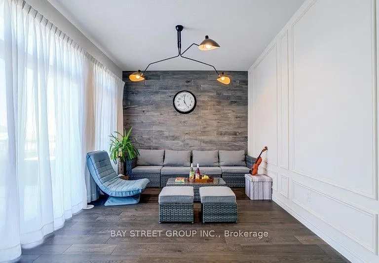 121 Luzon Ave — Photo 19