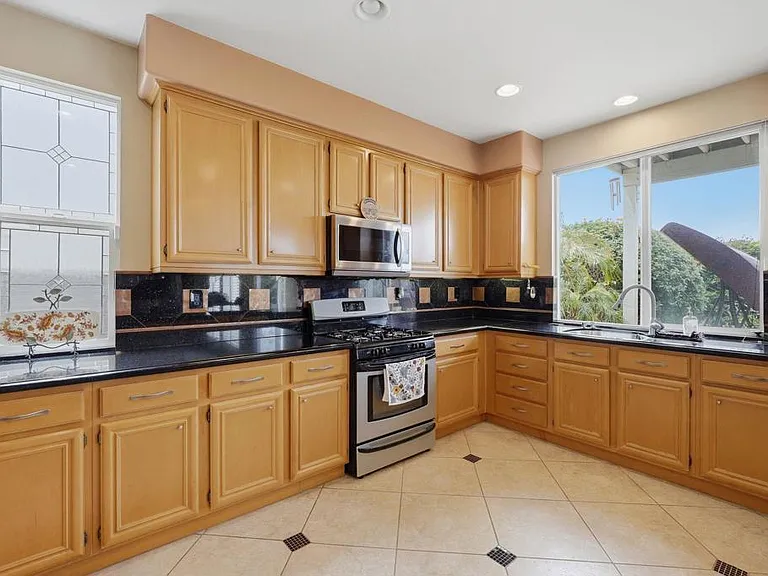 344 Plaza Los Osos — Photo 10