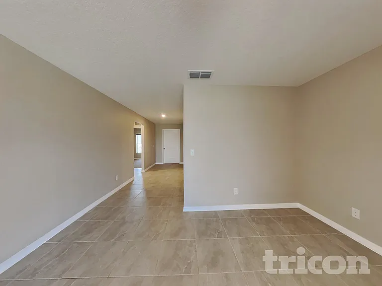 2163 Mandarin Loop — Photo 4