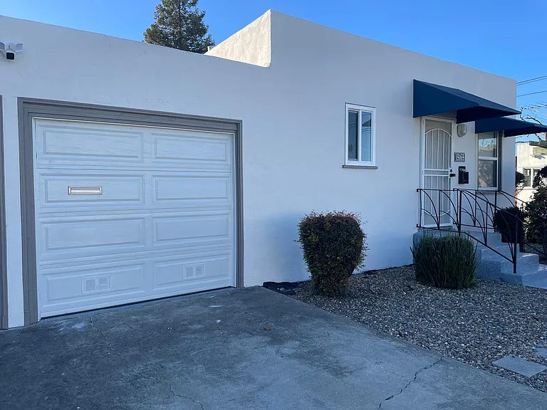15165 Golden Gate Dr #15165 — Photo 4