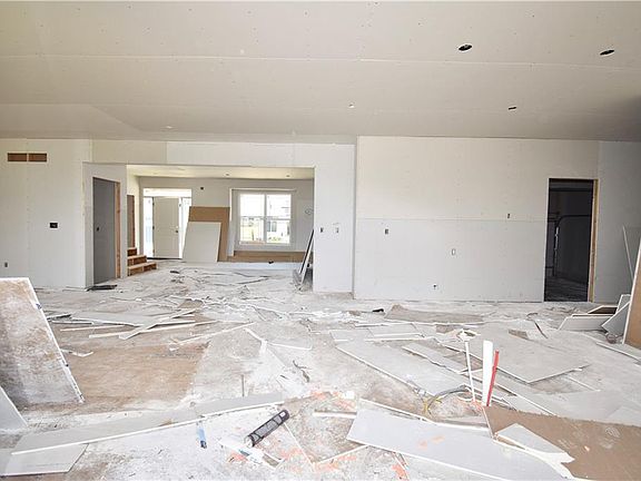 4th image of 7627 N Sycamore Ave