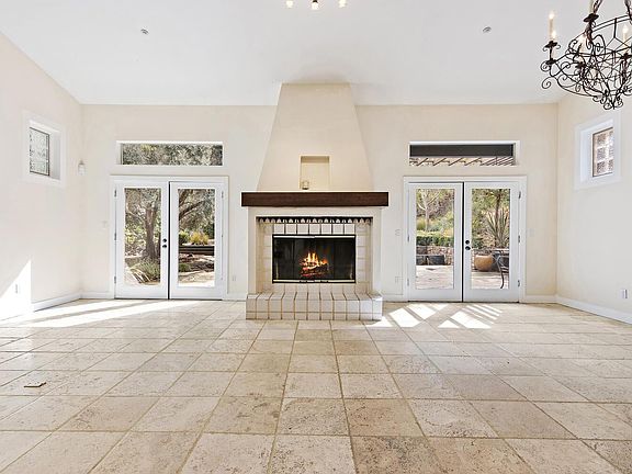 5th image of 289 Castle Hill Ranch Rd