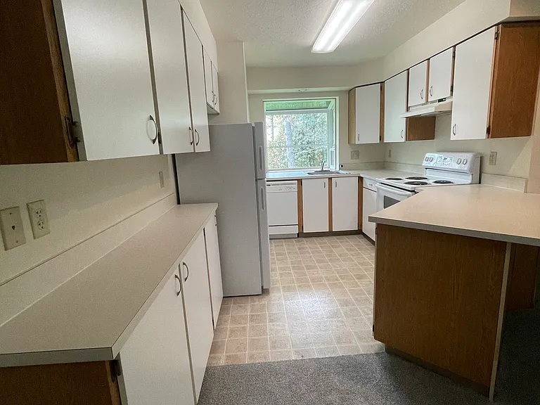 Forest Green Apartments — Photo 16