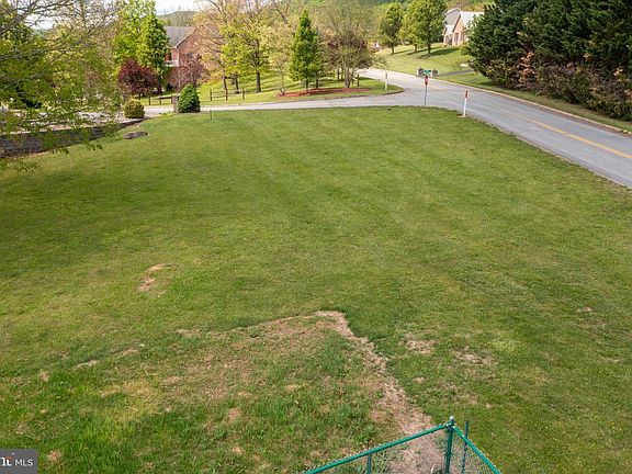 4th image of Rolling Oak Dr