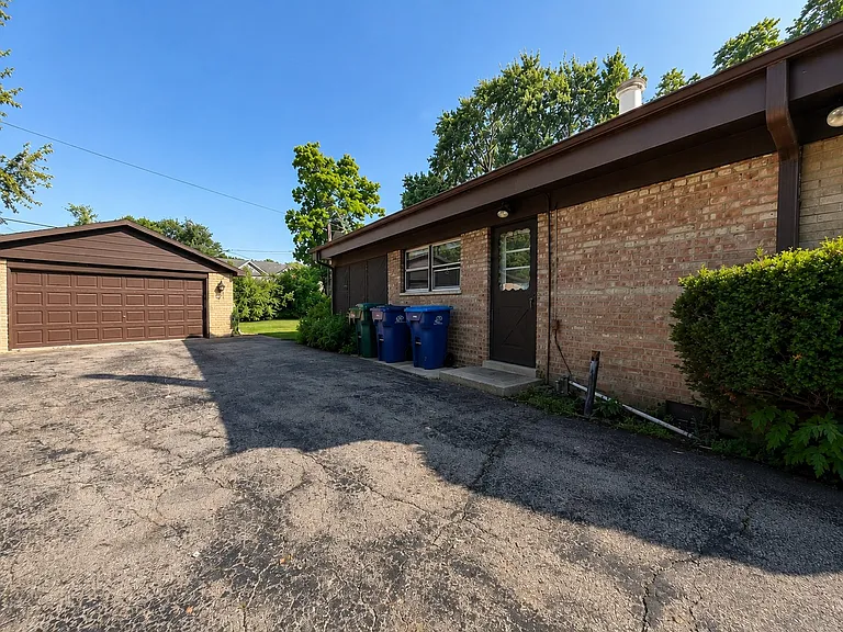 406 Sunset Dr — Photo 22