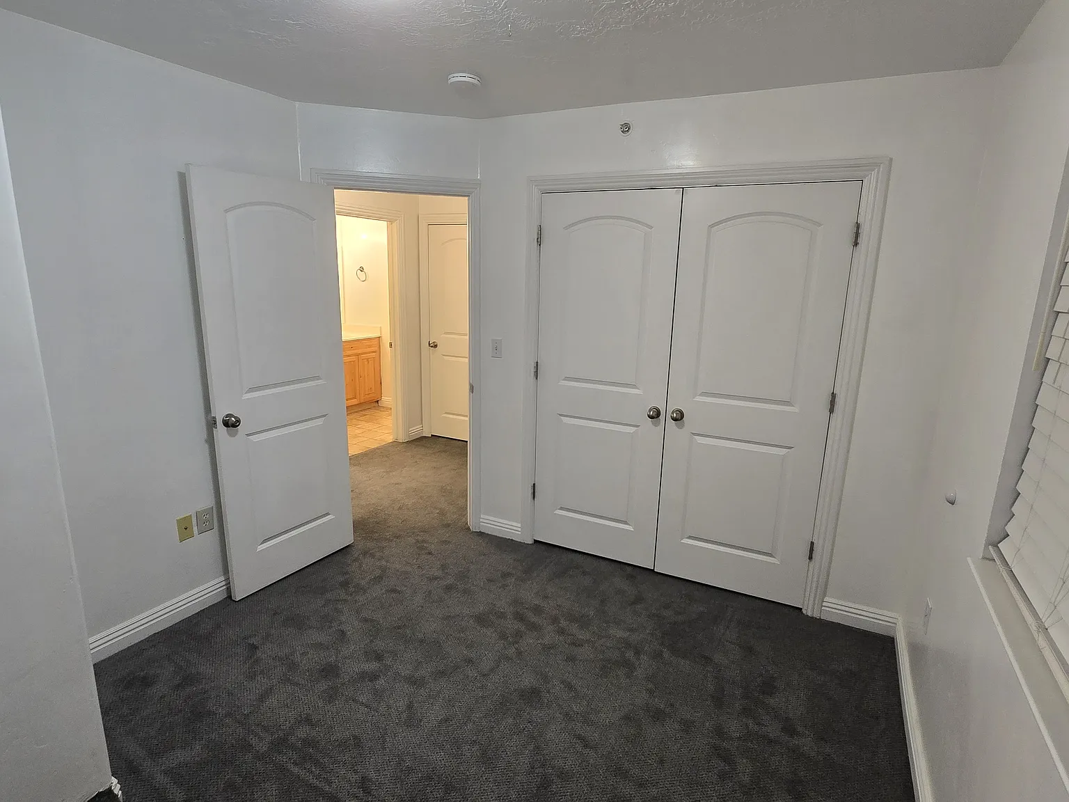 3 bed, 3.5 bath, 1800 sqft, $1,699 — Photo 3