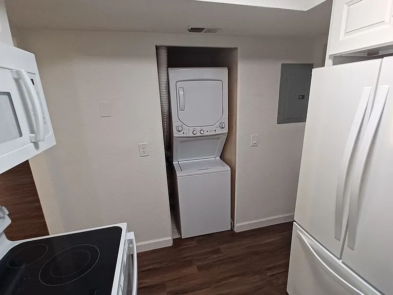 3918 La Mirada Dr N #7 — Photo 32