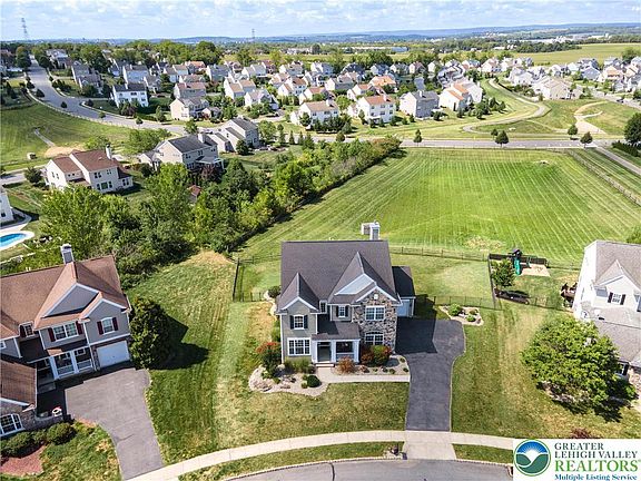 2nd image of 2688 Meadow Lane Dr