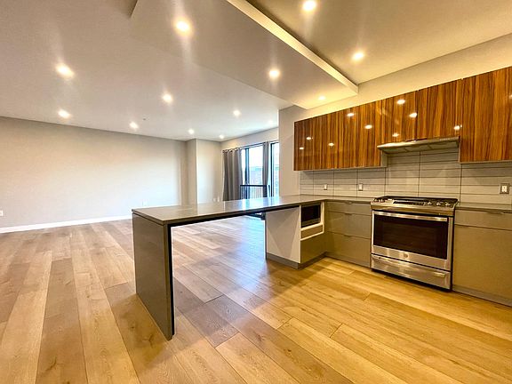 5th image of 517 Poplar St #202DD