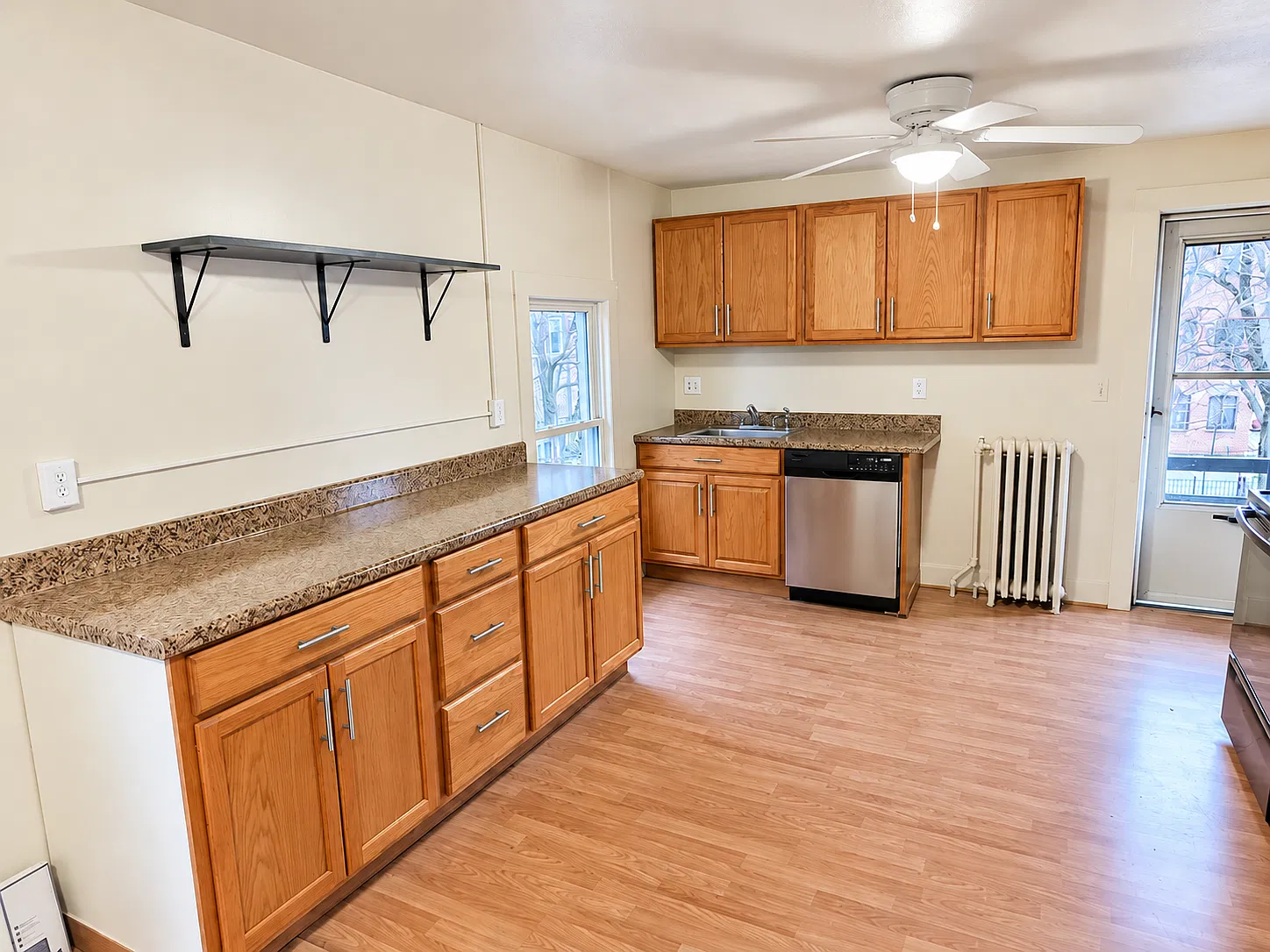 2 bed, 1100 sqft, $1,670 — Photo 4