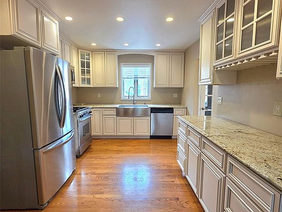 4th image of 95-14 159th Avenue