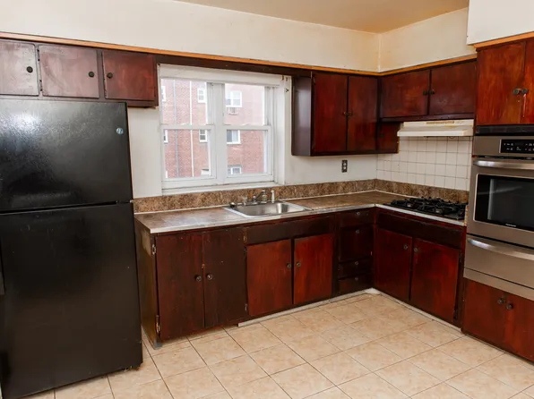 995 Warwick Street image 8 of 16