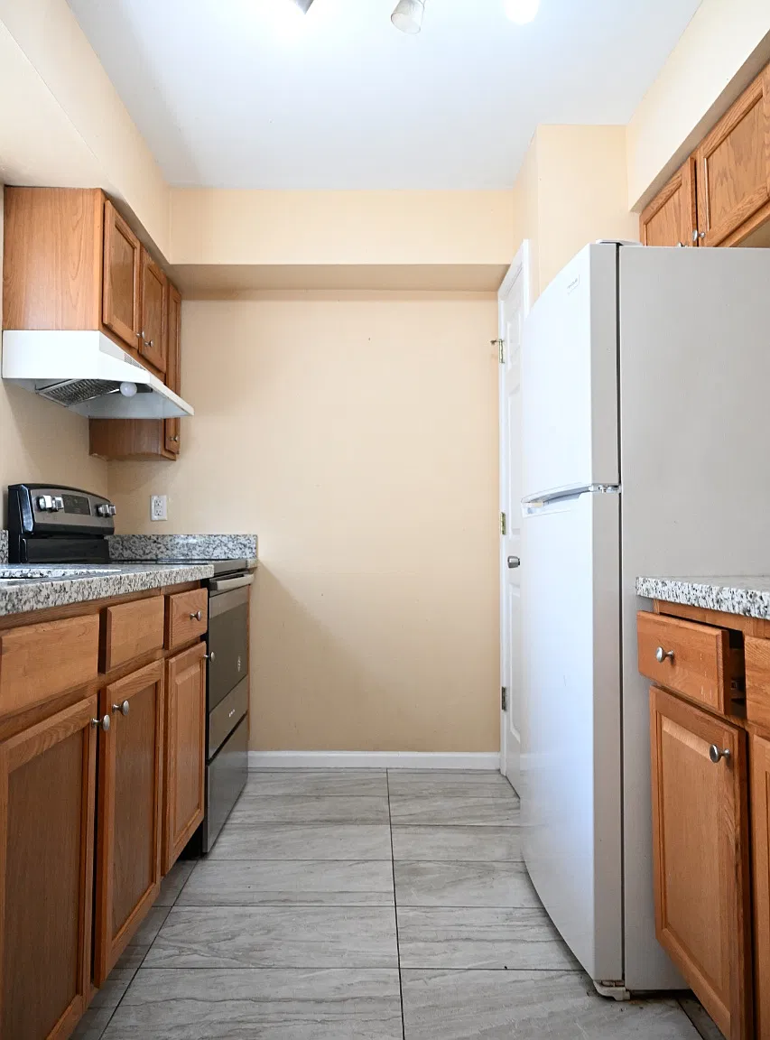 807 Vouray Dr — Photo 1