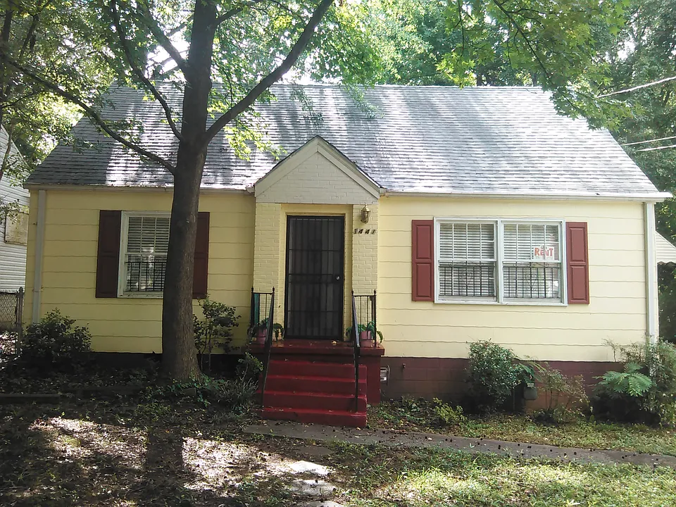 Lockwood Dr SW