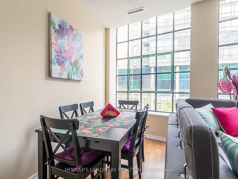 832 Bay St #204 — Photo 6