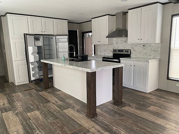 2nd image of 218 W Pompano
