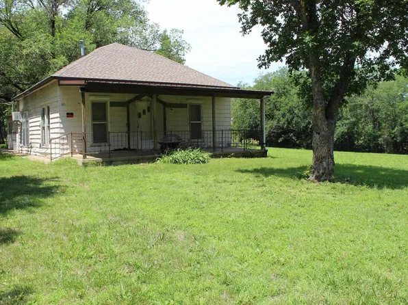 421 NW Call St, Melvern, KS 66510