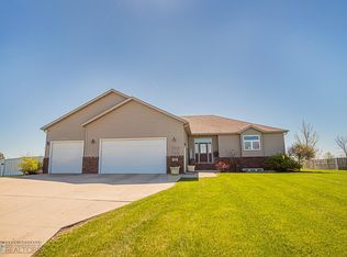 329 Liberty Ln, Horace, ND 58047