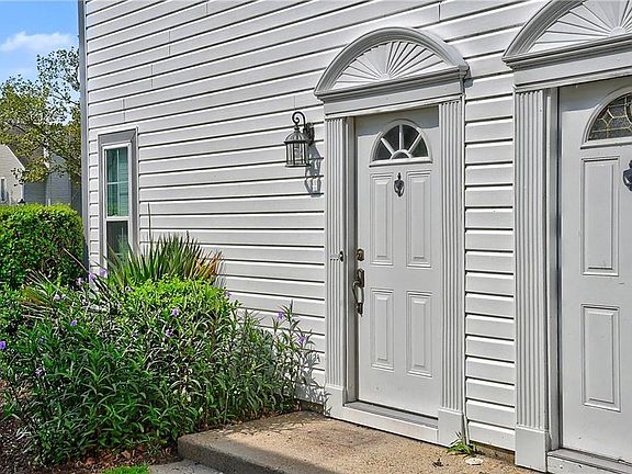 3rd image of 4422 Segovia Ct
