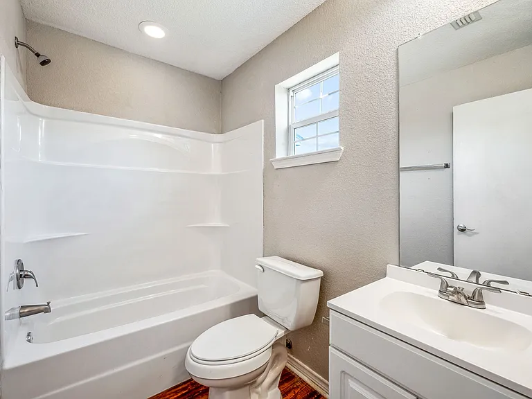 1401 N Columbia St — Photo 7