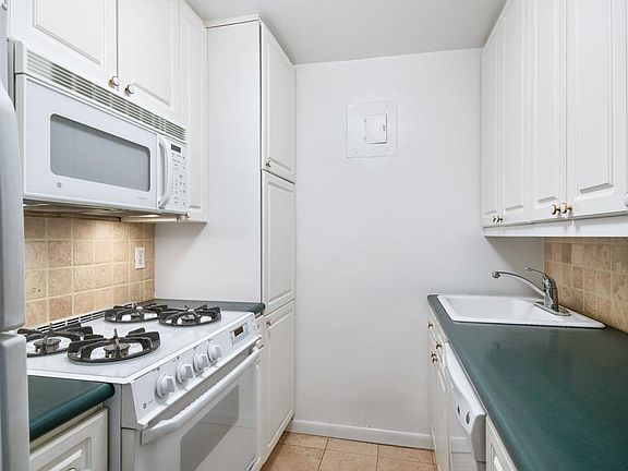4th image of 333 E 79th St #20K