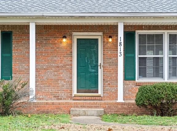 3rd image of 1813 Bourne Cir