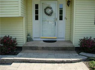 49 Kendrick Ln, Windsor, CT 06095