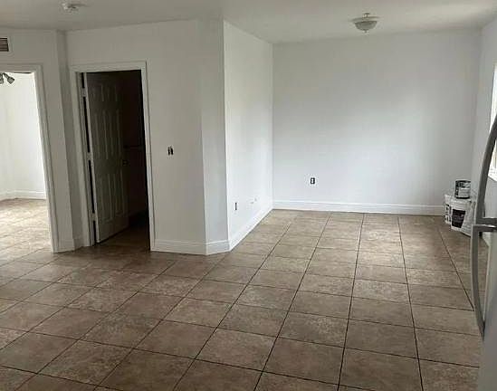 3rd image of 500 NE 2nd St APT 201