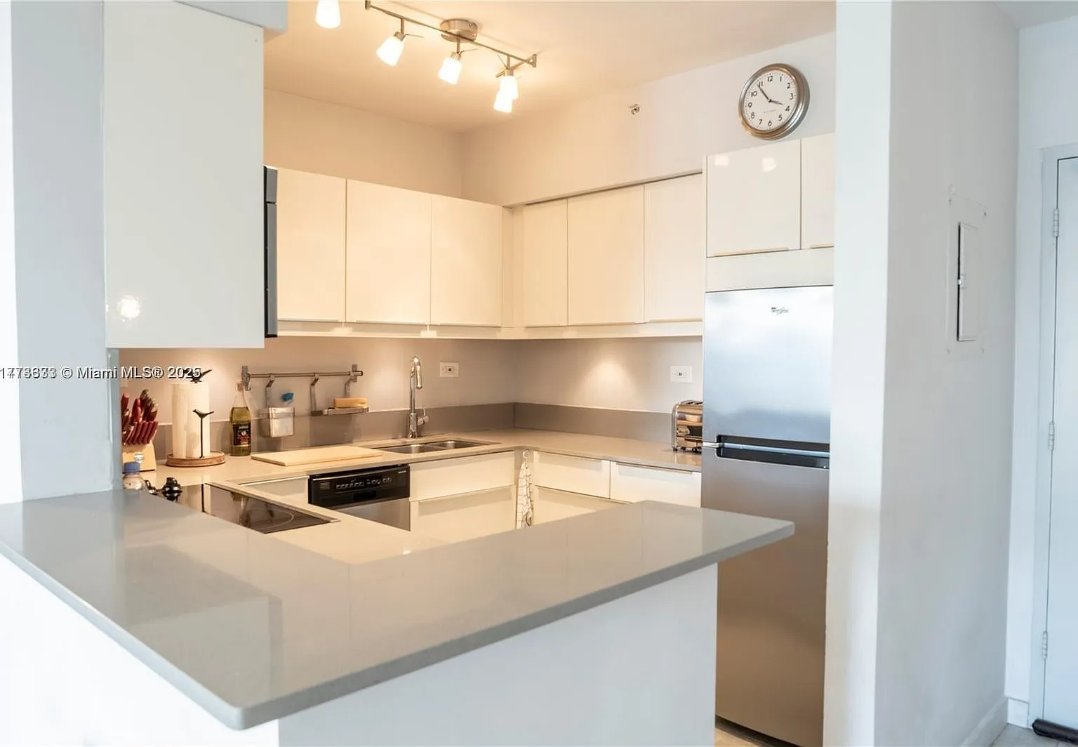 1 bed, 731 sqft, $3,750 — Photo 4