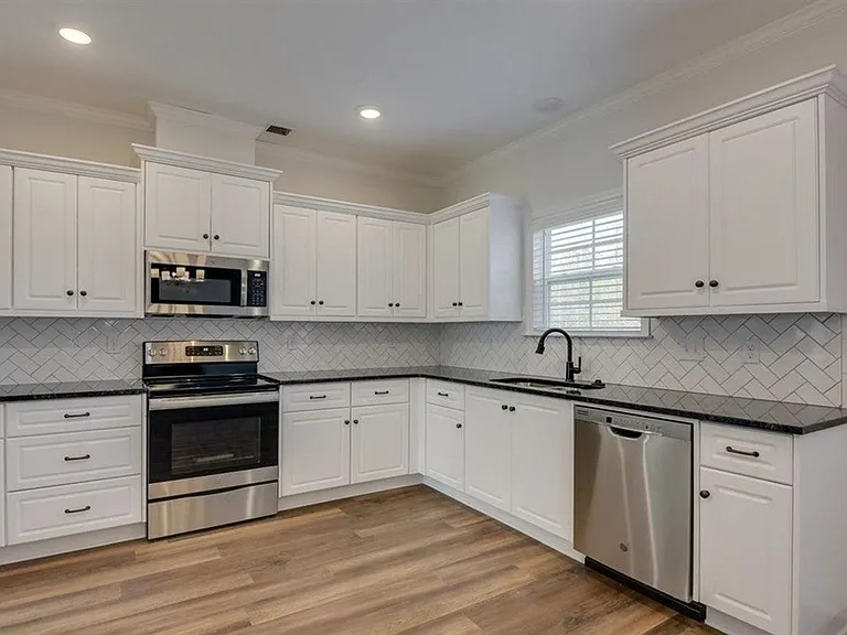 1011 Spotswood Cir — Photo 33
