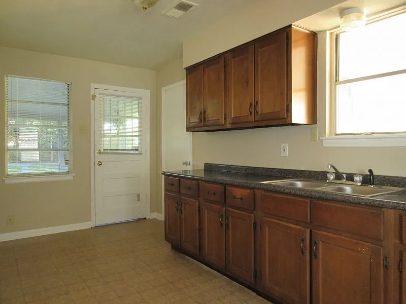 Building Photo - 3599 Suzanne Dr