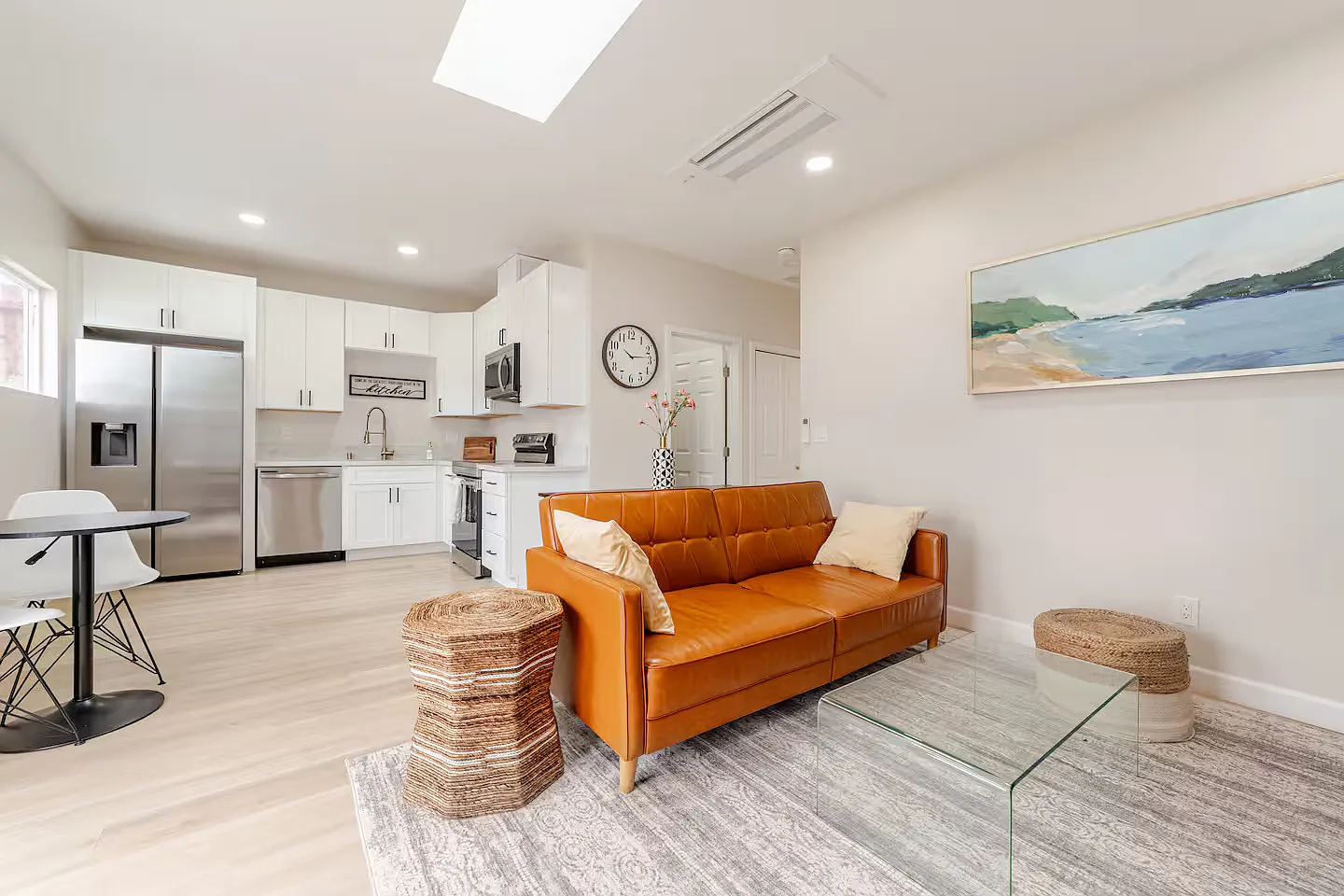 2 bed, 650 sqft, $2,950 — Photo 1