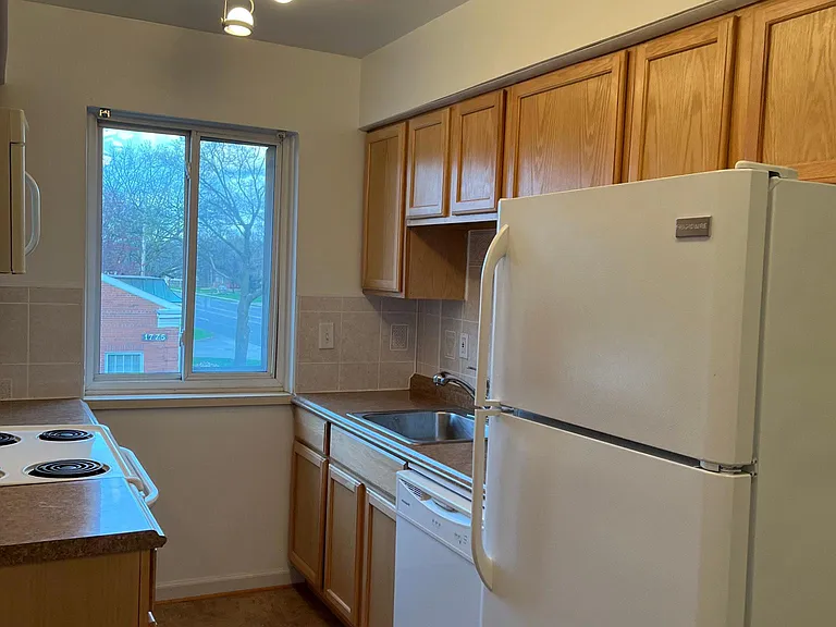 1727 E Forteen Mile Rd #D — Photo 9