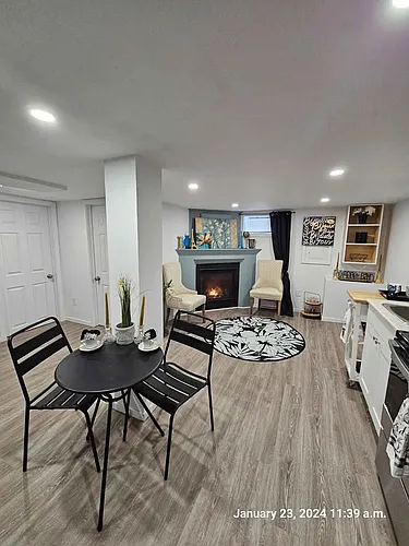 391 Victoria St S #1 Photo 1