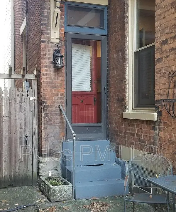 711 Philadelphia St #1
