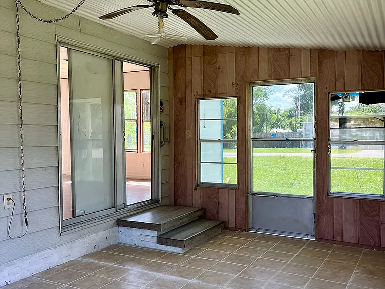 413 Pine Tree Ln — Photo 17