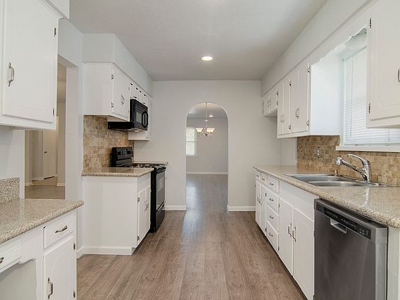 4th image of 119 W Woodbury Dr