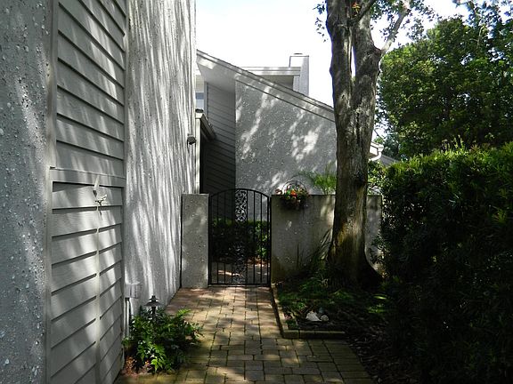 2nd image of 132 Lake Julia Dr N