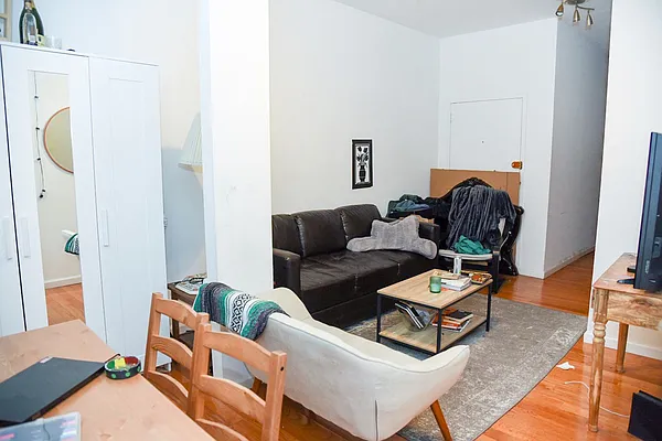 Rented by Aryeh Realty | media 26