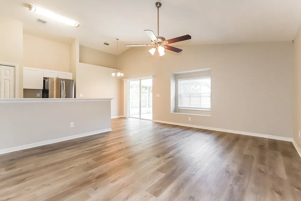 3 bed, 2.0 bath, 1516 sqft, $2,380 — Photo 3