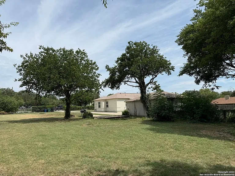 1214 Sutton Dr — Photo 18